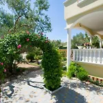 Mobile Homes Bella 1 度假居