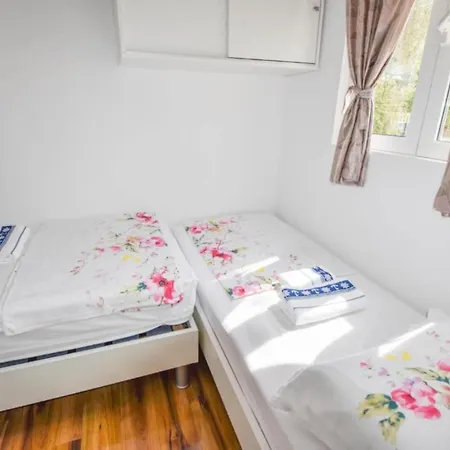 Dom wakacyjny Mobile Homes Bella 1