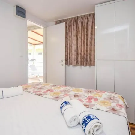 Mobile Homes Bella 1 Tatil Evi Biograd Na Moru