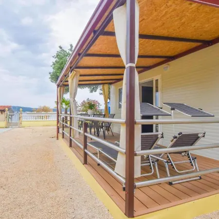 Mobile Homes Bella 1 Tatil Evi Biograd Na Moru