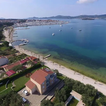 Tatil Evi Mobile Homes Bella 1 Biograd Na Moru