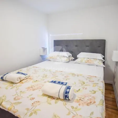 Mobile Homes Bella 1 Tatil Evi Biograd Na Moru